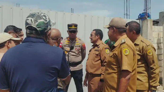 Sekretaris-Daerah-Sekda-Kota-Kupang-Jeffry-Edward-Pelt-SH-saat-turun-langsung