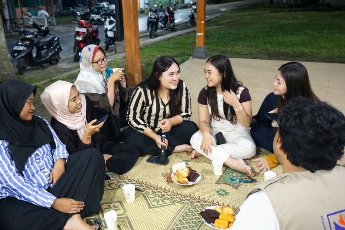 Foto kumpul malam